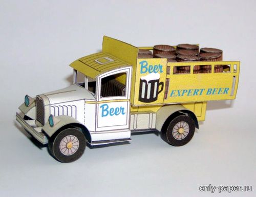 Модель грузовика с пивом из бумаги/картона