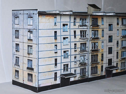 Модель панельного дома серии Г-3И из бумаги/картона