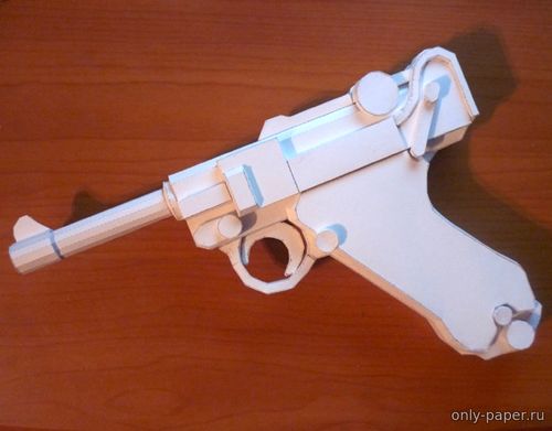 Модель пистолета Luger / Parabellum из бумаги/картона