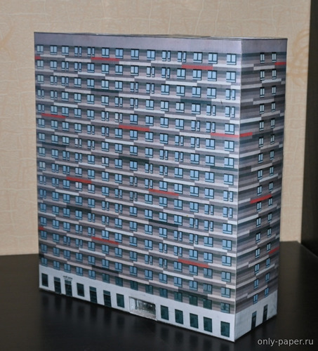 Модель панельного дома серии ПИК2 из бумаги/картона