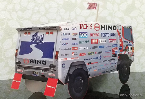Модели грузовиков Hino Ranger Dakar из бумаги/картона
