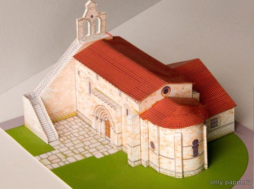 Модель церкви св. Марии в Ермо из бумаги/картона