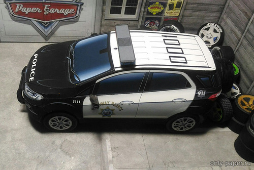Модель автомобиля Ford EcoSport Highway Patrol из бумаги/картона