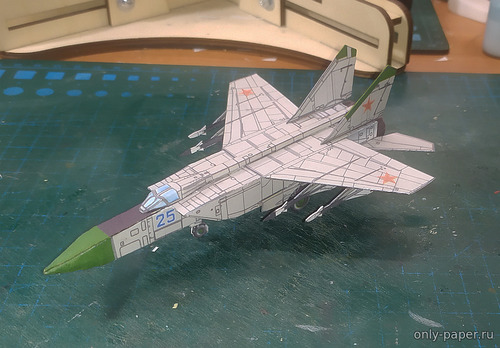 Сборная бумажная модель / scale paper model, papercraft МиГ-25 б/н синий 25 / MiG-25 Foxhound blue 25 (Виталий Митусов) 