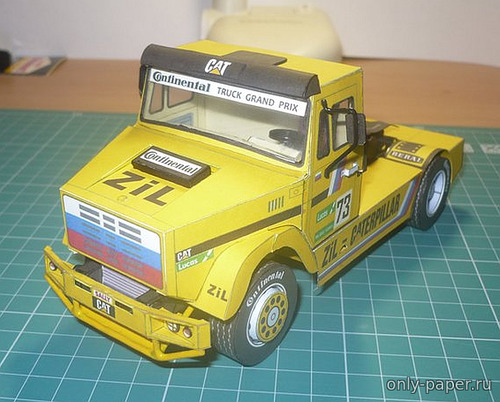 Модель грузовика ЗиЛ-4421 СЕ из бумаги/картона