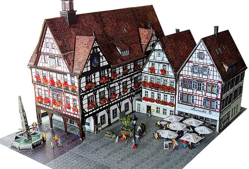 Сборная бумажная модель / scale paper model, papercraft Ратуша, фонтан и 2 жилых дома / Rathaus-Enseble Bad Urach 