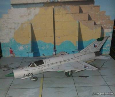 Модель самолета МиГ-21 из бумаги/картона