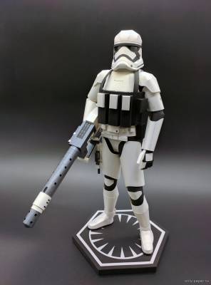 Сборная бумажная модель / scale paper model, papercraft Штурмовик / First Order Heavy Stormtrooper (Star Wars Ep. VII) 