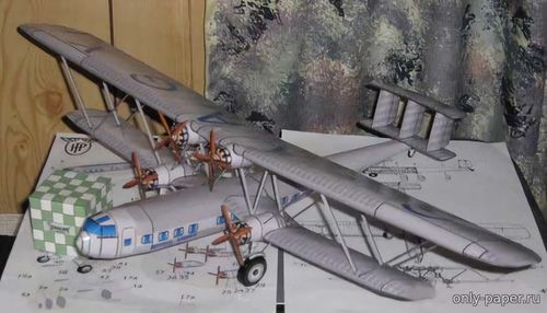 Модель самолета Handley Page H.P.42 из бумаги/картона