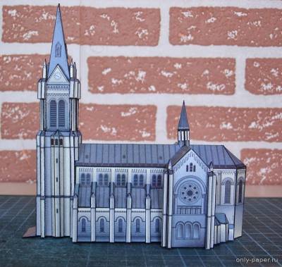 Модель церкви Успения в Братиславе из бумаги/картона