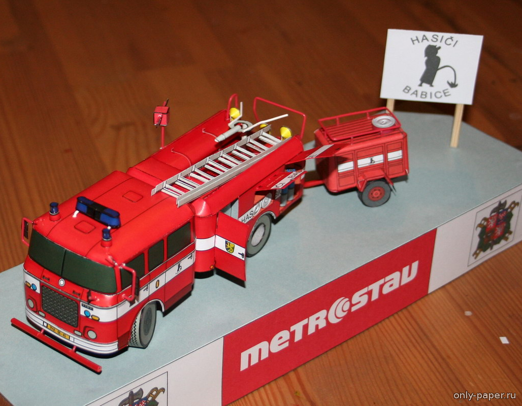 Развертка пожарной машины. Макет пожарной машины. Пожарная машина для склеивания. Модели пожарных автомобилей.