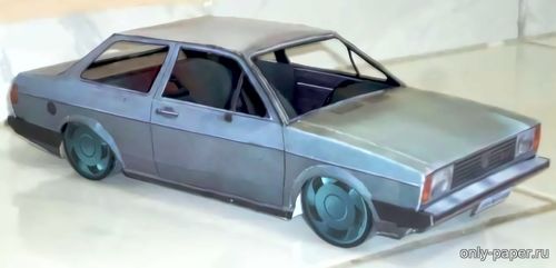 Модель автомобиля Volkswagen Voyage 1986 из бумаги/картона