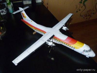 Сборная бумажная модель / scale paper model, papercraft Пассажирский самолет ATR-72-600 IBERIA regional AIR NOSTRUM 