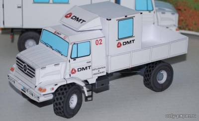 Модель грузовика Mercedes-Benz Zetros из бумаги/картона