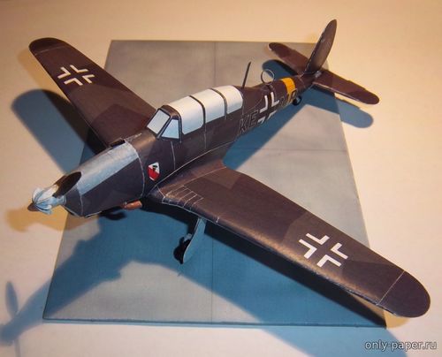 Модель самолета Arado 96 B из бумаги/картона