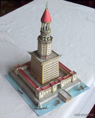 Модель маяка на острове Фарос из бумаги/картона