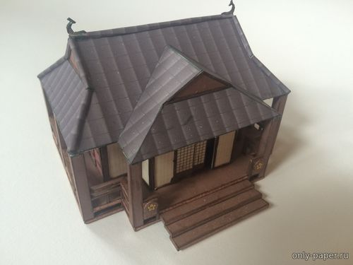 Модель традиционного японского дома из бумаги/картона