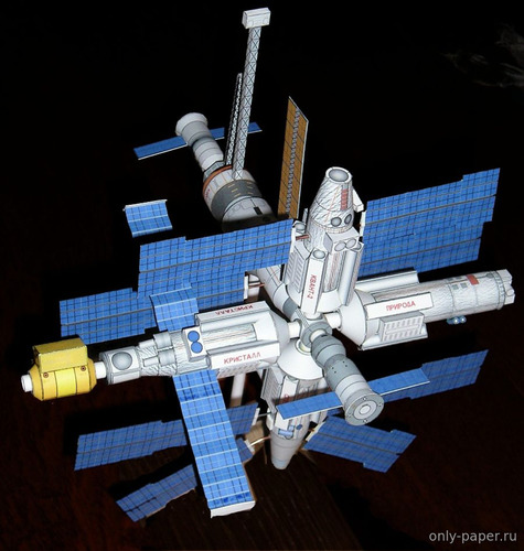 Модель орбитальной станции Мир из бумаги/картона