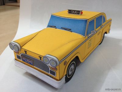 Модель автомобиля Checker Marathon Taxi из бумаги/картона