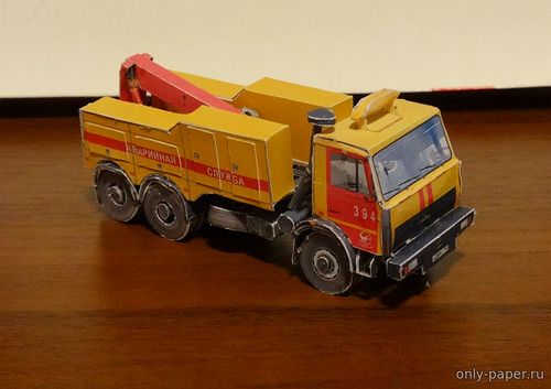 Модель грузового эвакуатора ЭТС-4 из бумаги/картона