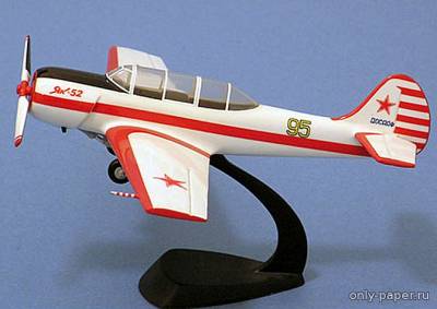Модель самолета Як-52 из бумаги/картона