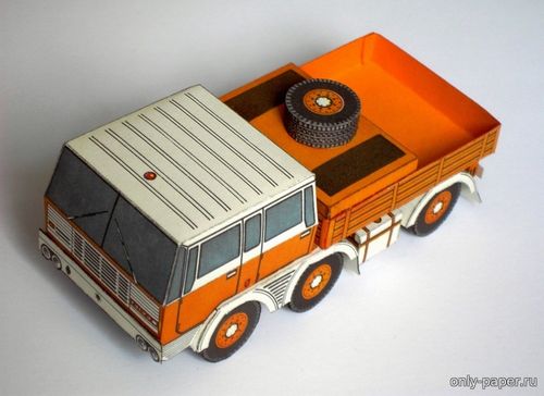 Модель грузовика-тягача Tatra-813 6x6 из бумаги/картона