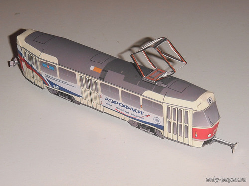 Модель трамвая CKD Tatra T3SU в рекламной раскраске Аэрофлот из бумаги