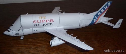 Модель самолета Airbus A300-600ST Beluga из бумаги/картона
