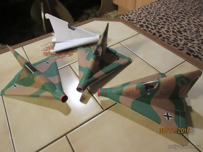 Модель самолета Lippisch P13a из бумаги/картона