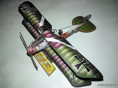 Модель самолета Albatros D V из бумаги/картона