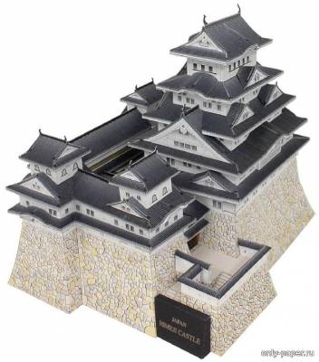 Модель замка Химэдзи из бумаги/картона