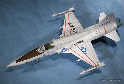 Модель самолета Northrop F-5A Freedom Fighter из бумаги/картона