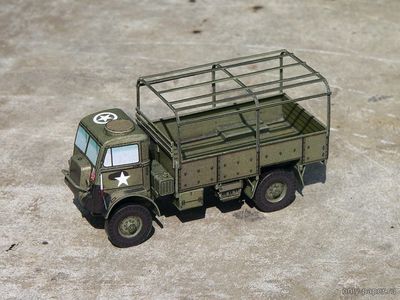 Модель грузовика Bedford QLD General Service из бумаги/картона