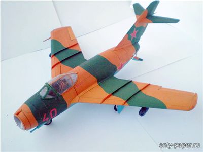 Модель самолёта МиГ-15 из бумаги/картона