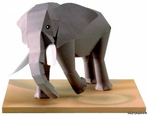 Модель африканского слона из бумаги/картона