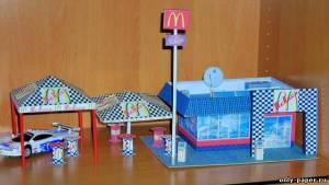 Сборная бумажная модель / scale paper model, papercraft McCafe Building 
